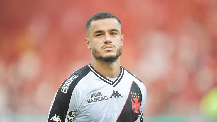 Coutinho jogador do Vasco durante partida contra o Flamengo no estadio Maracana pelo campeonato Carioca 2025.