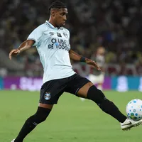 Tetê apresenta dores musculares e vira dúvida contra o Juventude