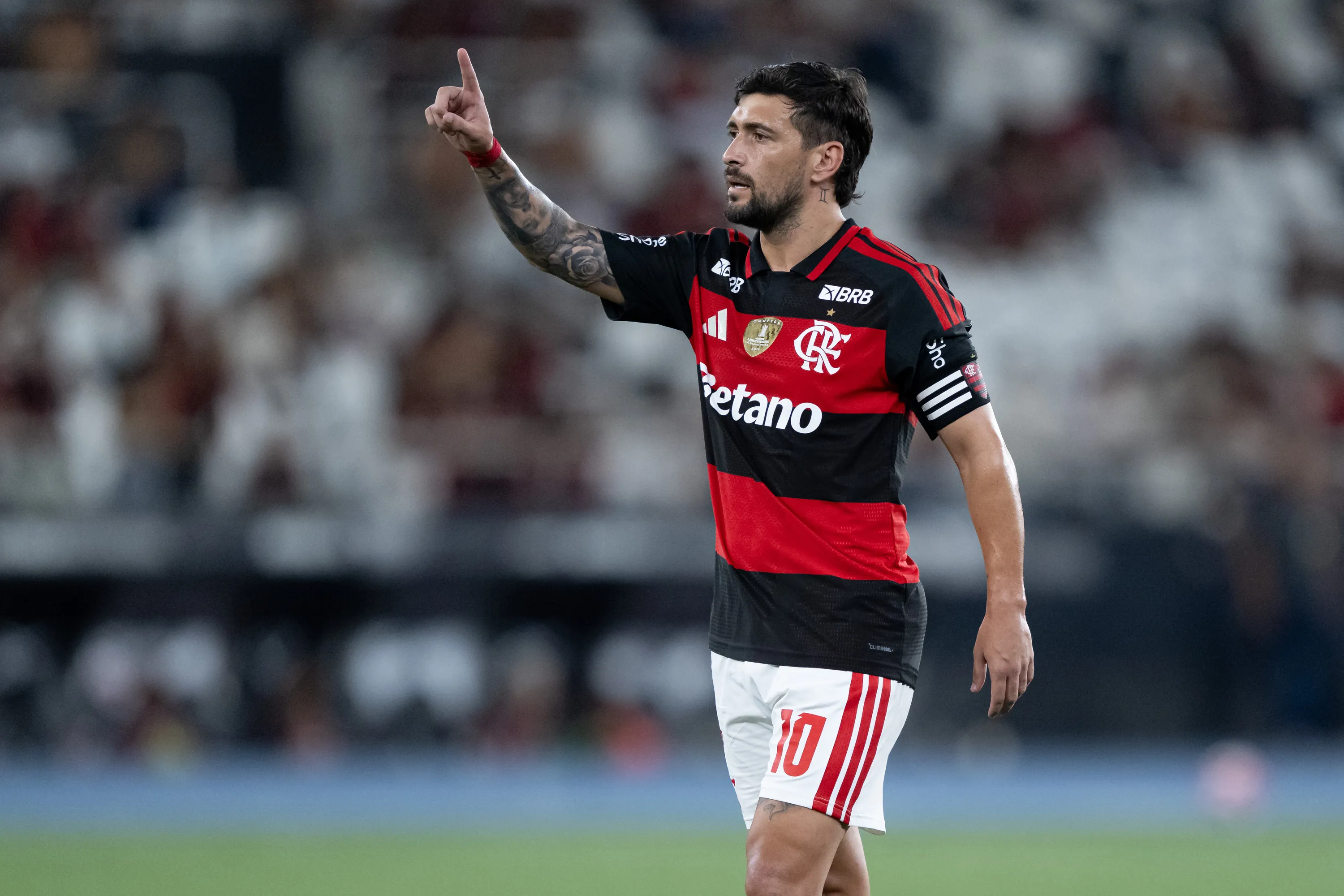 Arrascaeta jogador do Flamengo durante partida contra o Botafogo no estadio Engenhao pelo campeonato Carioca 2026. Foto: Jorge Rodrigues/AGIF