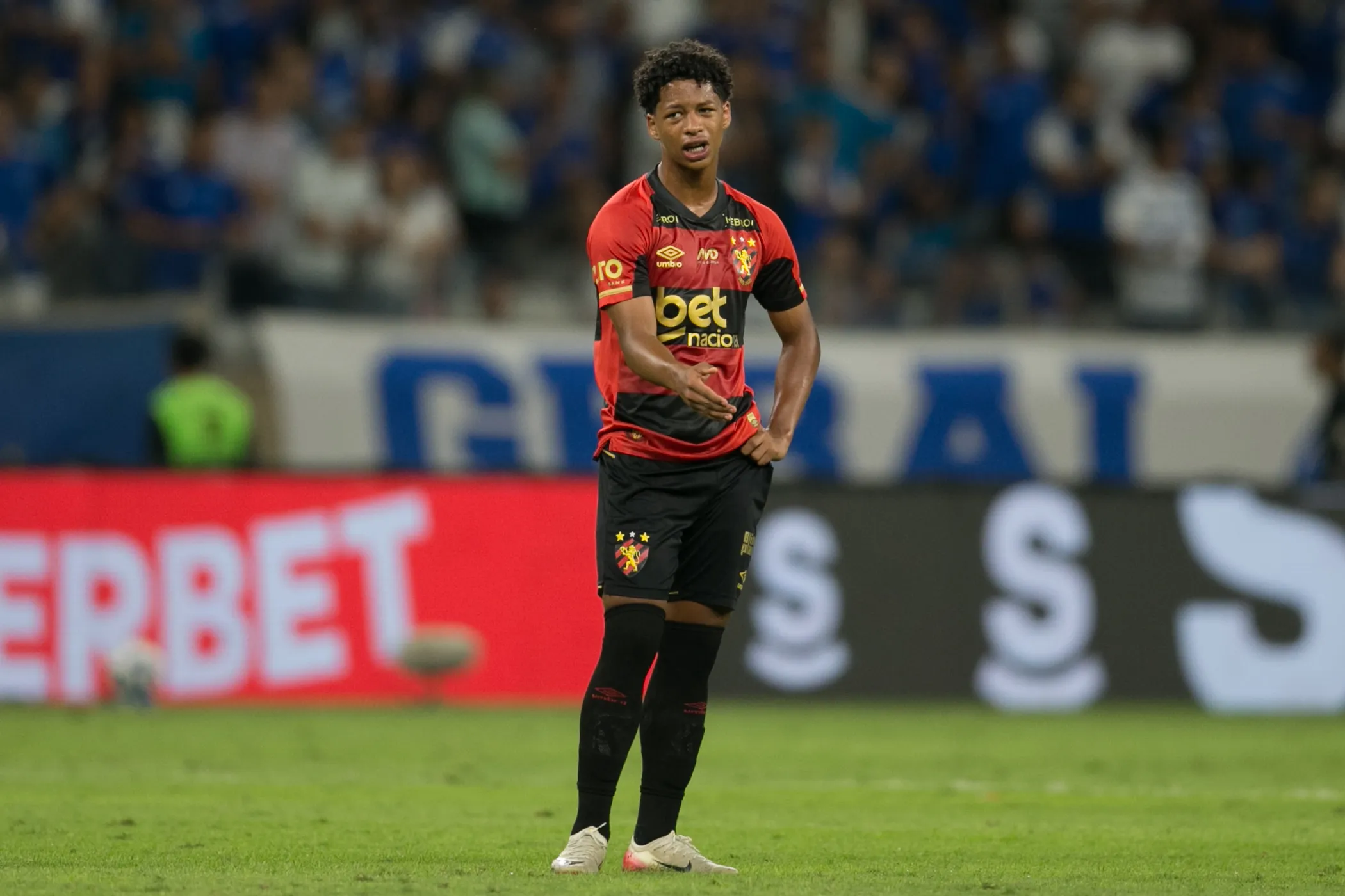 Ze Lucas jogador do Sport durante a partida contra o Cruzeiro no Estadio Mineirao em Belo Horizonte, pelo Campeonato Brasileiro A 2025. Foto: Marlon Costa/AGIF
