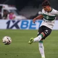 Coritiba aposta na base e renova com João Almeida