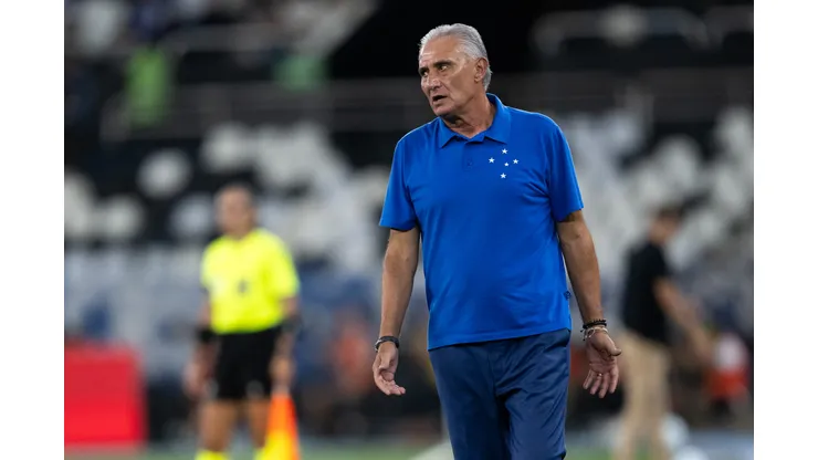 Tite tecnico do Cruzeiro durante partida contra o Botafogo no estadio Engenhao pelo campeonato Brasileiro A 2026. Foto: Jorge Rodrigues/AGIF