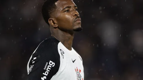 CACA jogador do Corinthians durante execucao do hino nacional antes da partida contra o Bragantino no estadio Cicero De Souza Marques pelo campeonato Paulista 2026. Foto: Joisel Amaral/AGIF