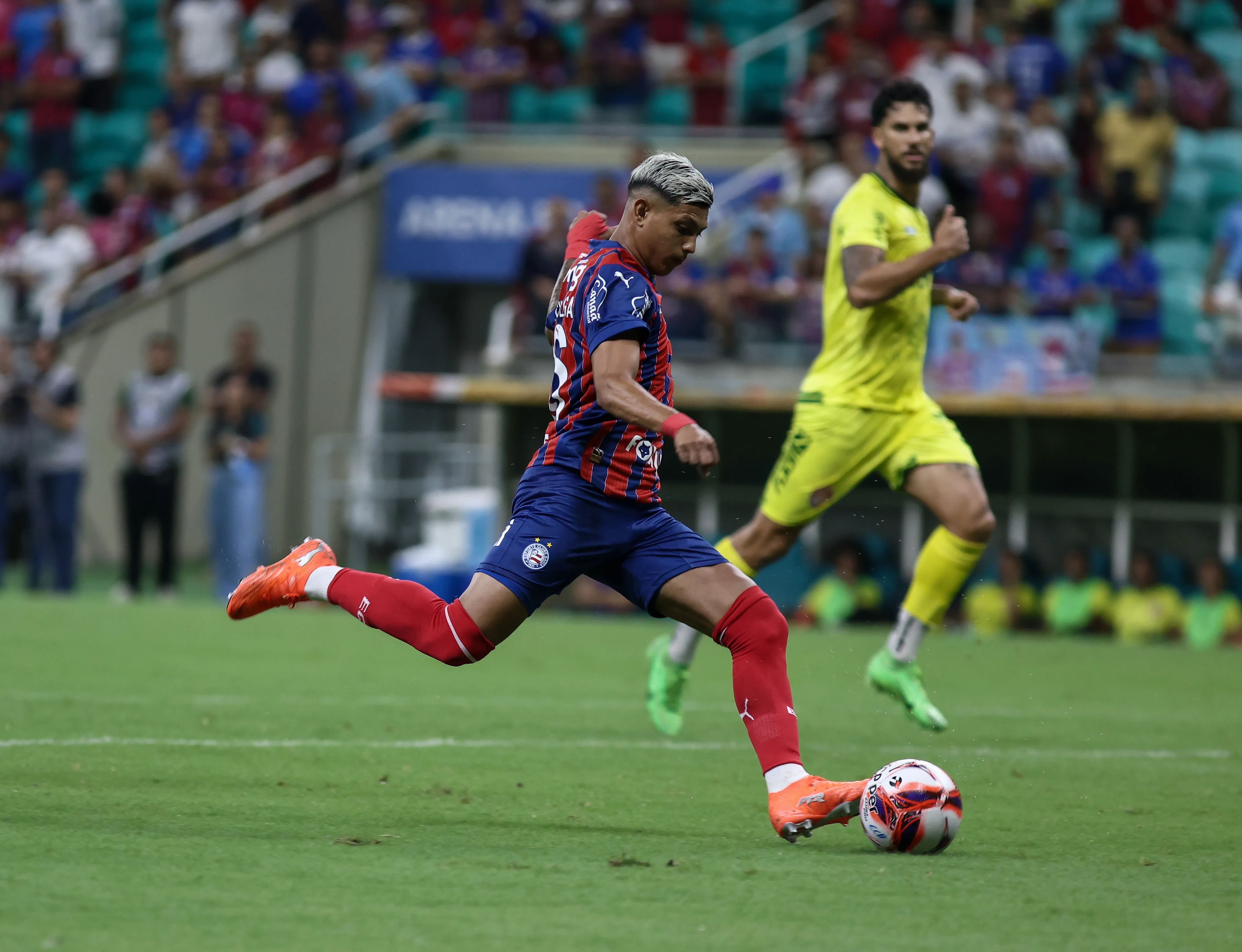 Kike Oliveira jogador do Bahia durante partida contra o Barcelona no estadio Arena Fonte Nova pelo campeonato Baiano 2026. Foto: Marcio Jose/AGIF
