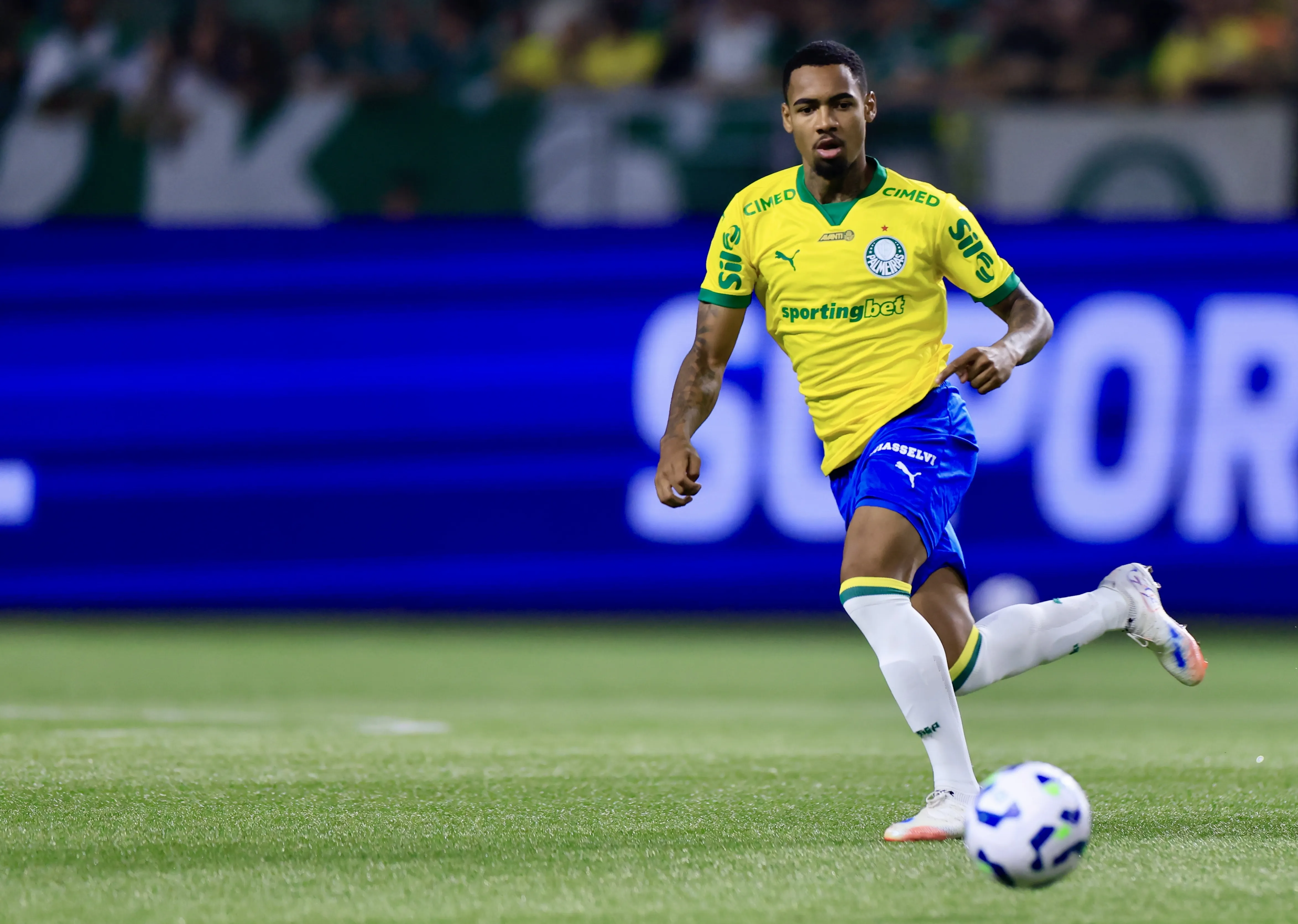 SP – SAO PAULO – 22/11/2025 – BRASILEIRO A 2025, PALMEIRAS X FLUMINENSE – Allan jogador do Palmeiras durante partida contra o Fluminense no estadio Arena Allianz Parque pelo campeonato Brasileiro A 2025. Foto: Marcello Zambrana/AGIF