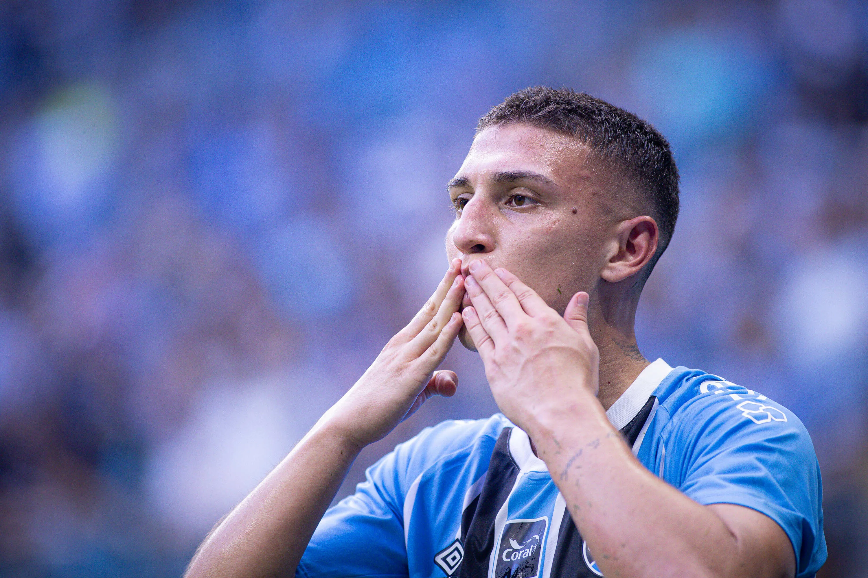 RS – PORTO ALEGRE – 31/01/2026 – GAUCHO 2026, GREMIO X JUVENTUDE – Miguel Monsalve jogador do Gremio comemora seu gol durante partida contra o Juventude no estadio Arena do Gremio pelo campeonato Gaucho 2026. Foto: Maxi Franzoi/AGIF