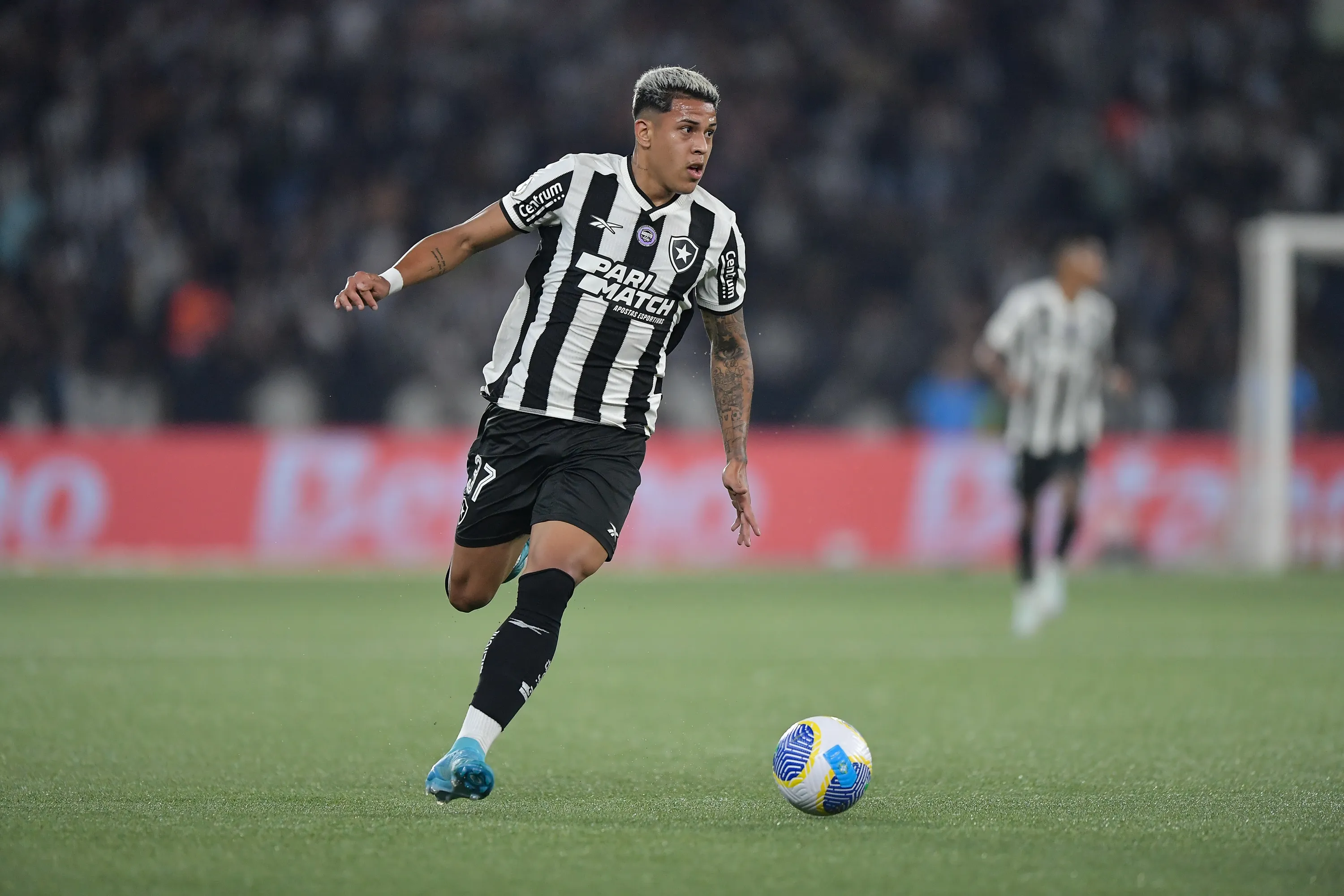 RJ – RIO DE JANEIRO – 31/08/2024 – BRASILEIRO A 2024, BOTAFOGO X FORTALEZA – Matheus Martins jogador do Botafogo durante partida contra o Fortaleza no estadio Engenhao pelo campeonato Brasileiro A 2024. Foto: Thiago Ribeiro/AGIF