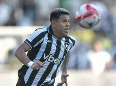 Matheus Martins é criticado pela torcida do Botafogo após derrota