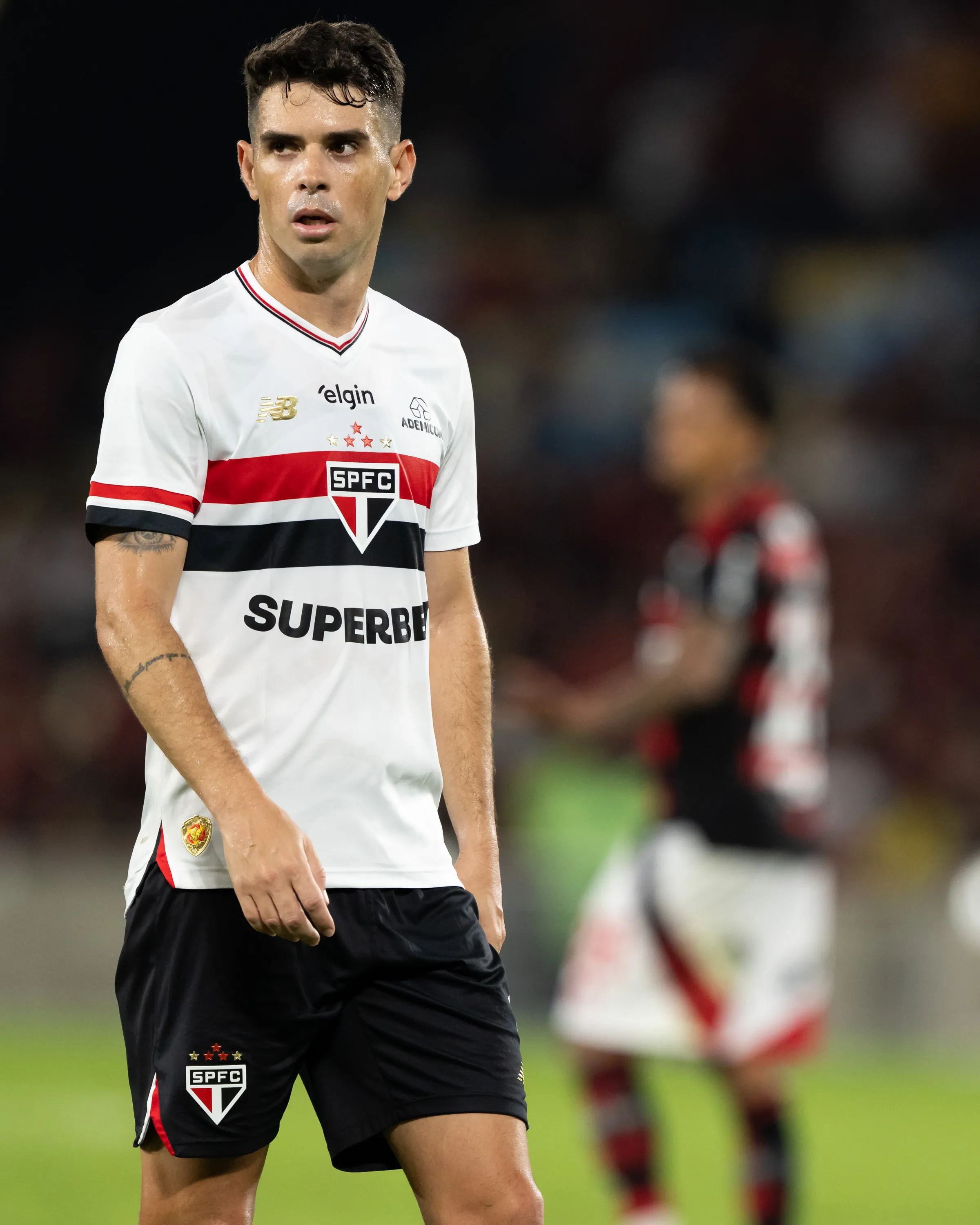 RJ – RIO DE JANEIRO – 12/07/2025 – BRASILEIRO A 2025, FLAMENGO X SAO PAULO – Oscar jogador do Sao Paulo durante partida contra o Flamengo no estadio Maracana pelo campeonato Brasileiro A 2025. Foto: Jorge Rodrigues/AGIF