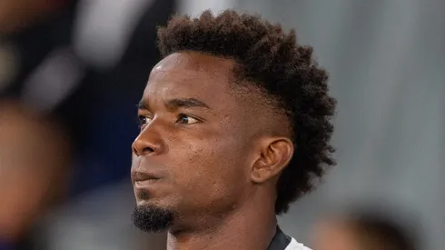 Thiago Mendes jogador do Vasco durante partida contra o Flamengo no estadio Maracana pelo campeonato Carioca 2026. Foto: Thiago Ribeiro/AGIF