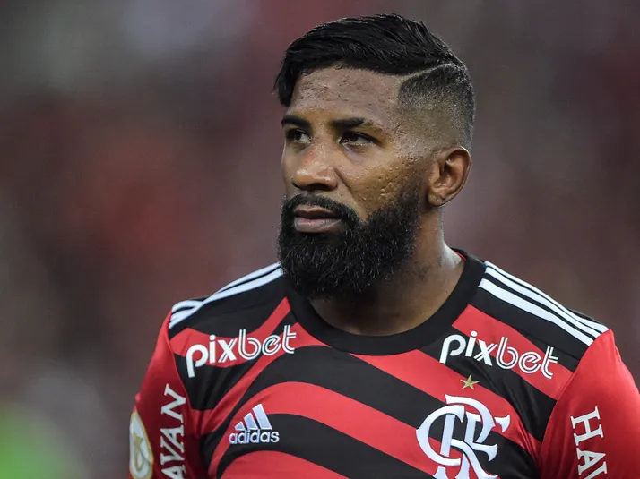 Rodinei, lateral ex-Flamengo, é acusado de abandono afetivo de filho