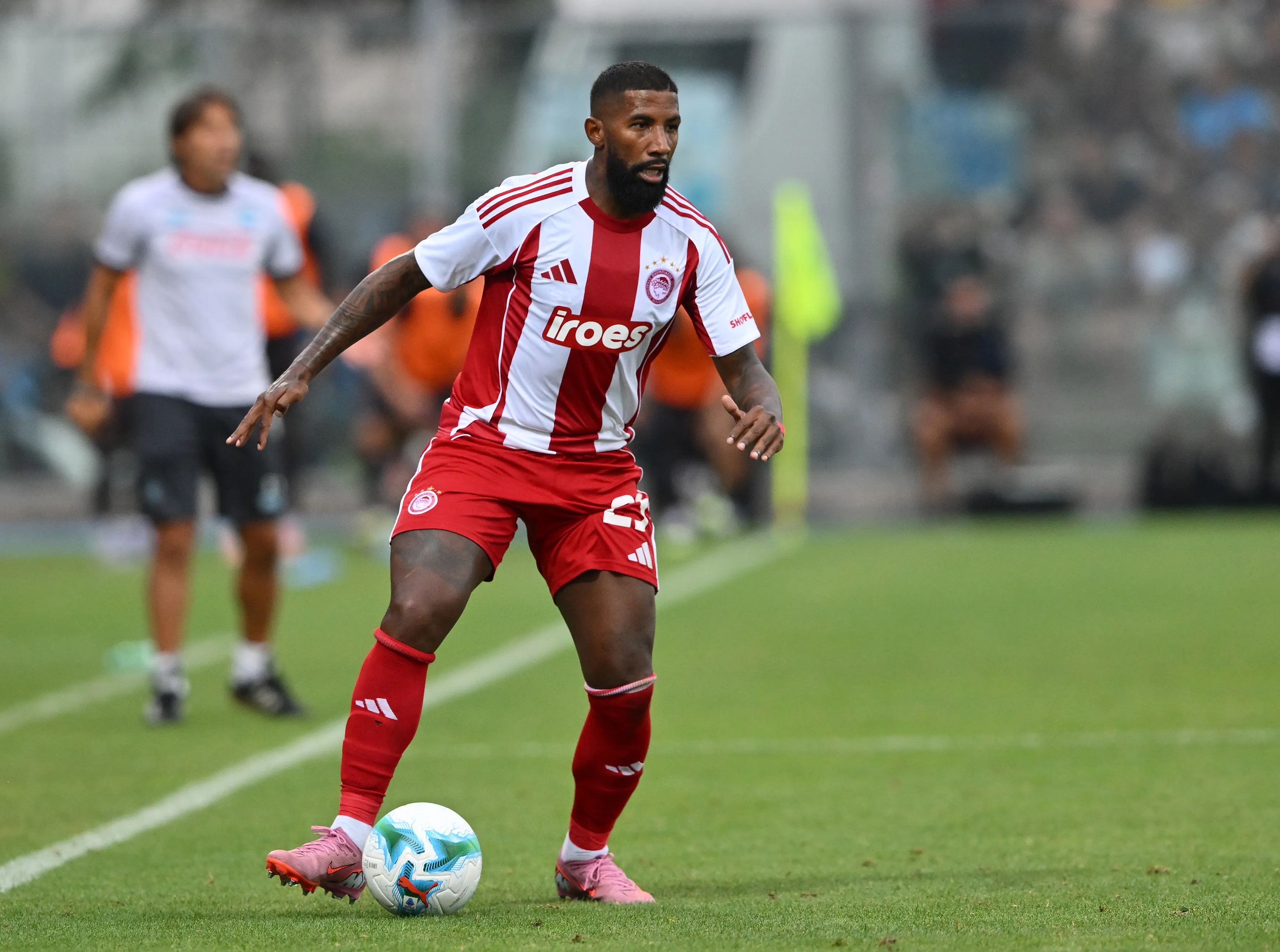 CASTEL DI SANGRO, ITALY – AUGUST 14: Rodinei Marcelo de Almeida of Olympiacos plays the ball during the pre-season friendly match between Napoli and Olympiacos at Stadio Teofilo Patini on August 14, 2025 in Castel di Sangro, Italy. (Photo by Giuseppe Bellini/Getty Images)