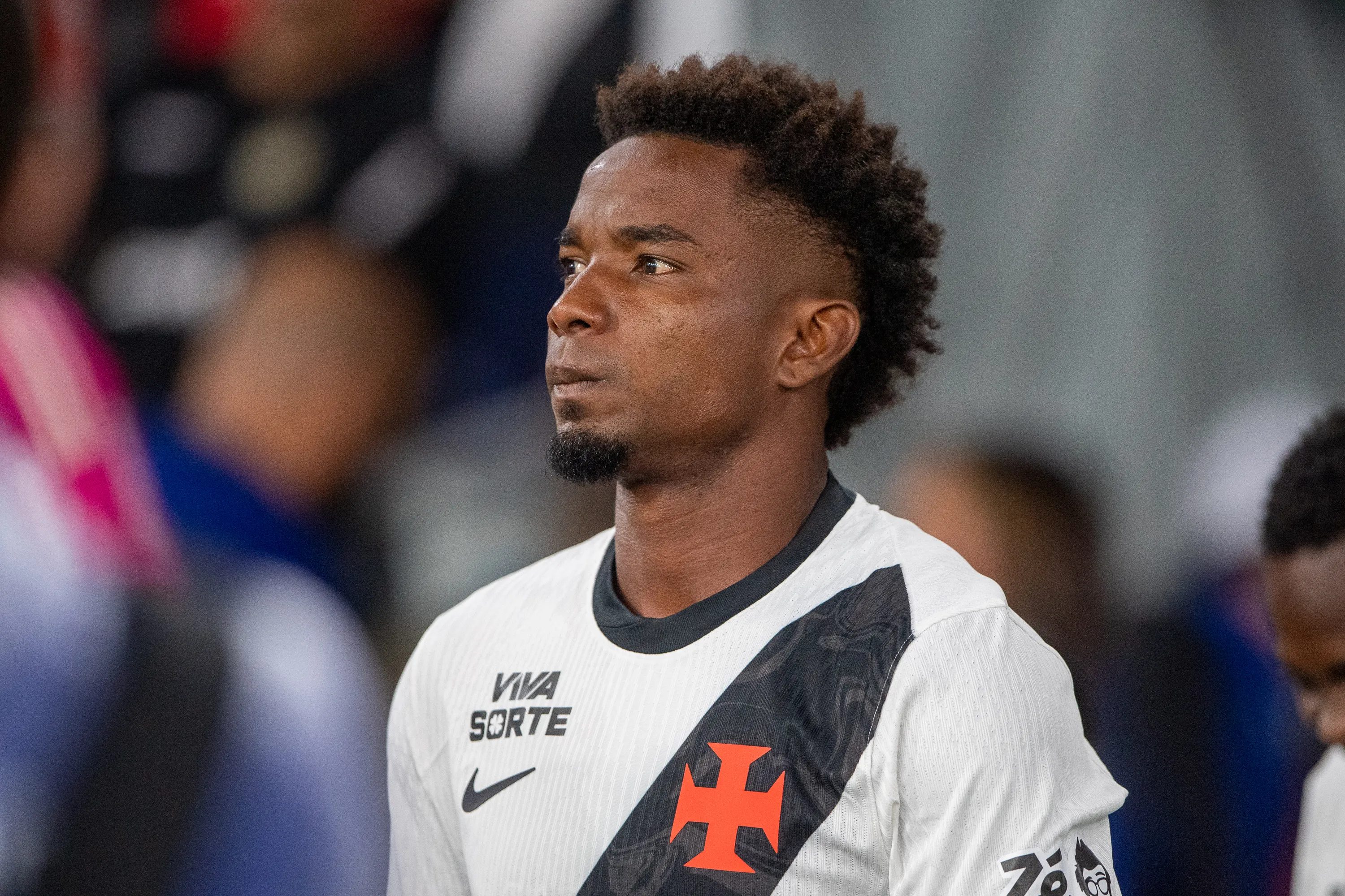 Thiago Mendes não treinou nesta quinta-feira (19) no Vasco – Foto: Thiago Ribeiro/AGIF.