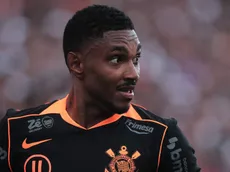 Vitinho deve ser titular em Athletico x Corinthians pelo Brasileirão