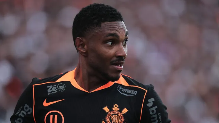 Vitinho pode ser titular em Athletico x Corinthians.