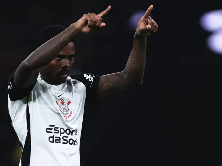 Emprestado pelo Corinthians, Cacá está em Salvador para defender o Vitória