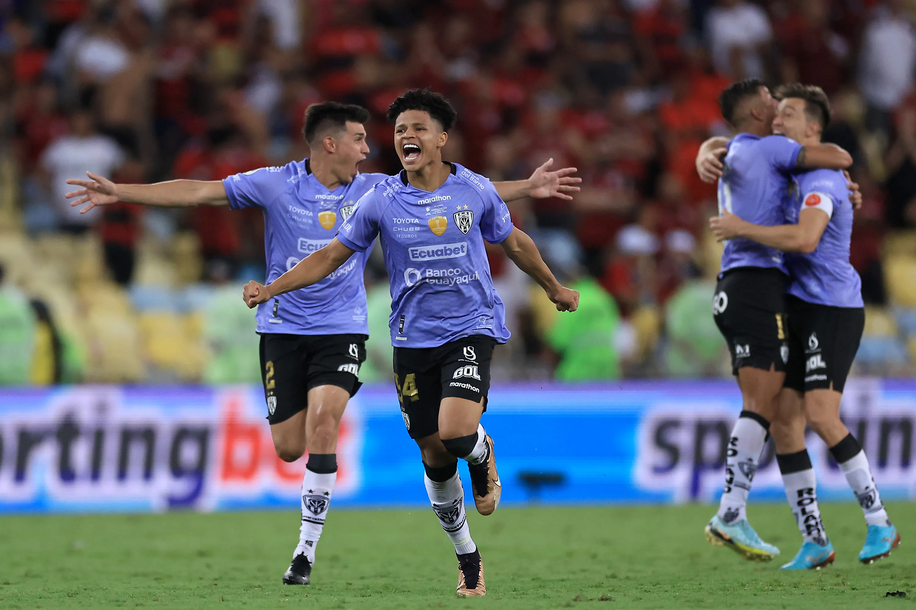 Patrik Mercado celebra vitória do Independiante del Valle nas penalidades diante do Flamengo. (Photo by Buda Mendes/Getty Images)