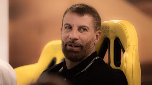 Pedrinho buscará volante e atacante para o Vasco.