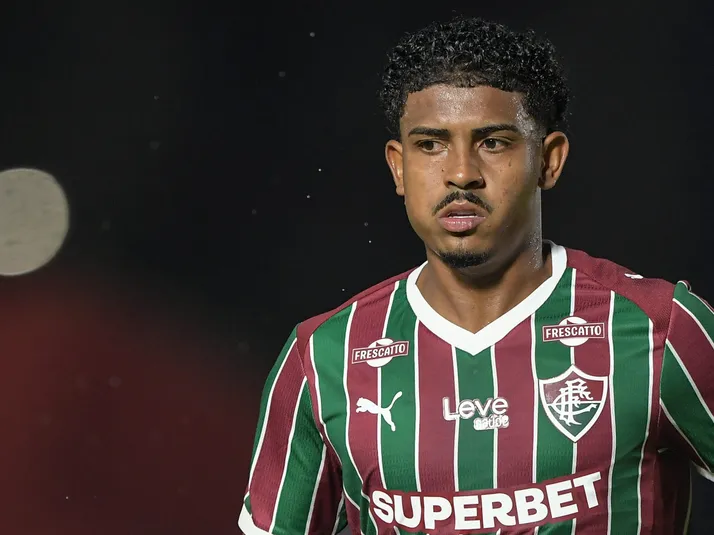 John Kennedy deve ter minutagem "dosada" após volta de Cano