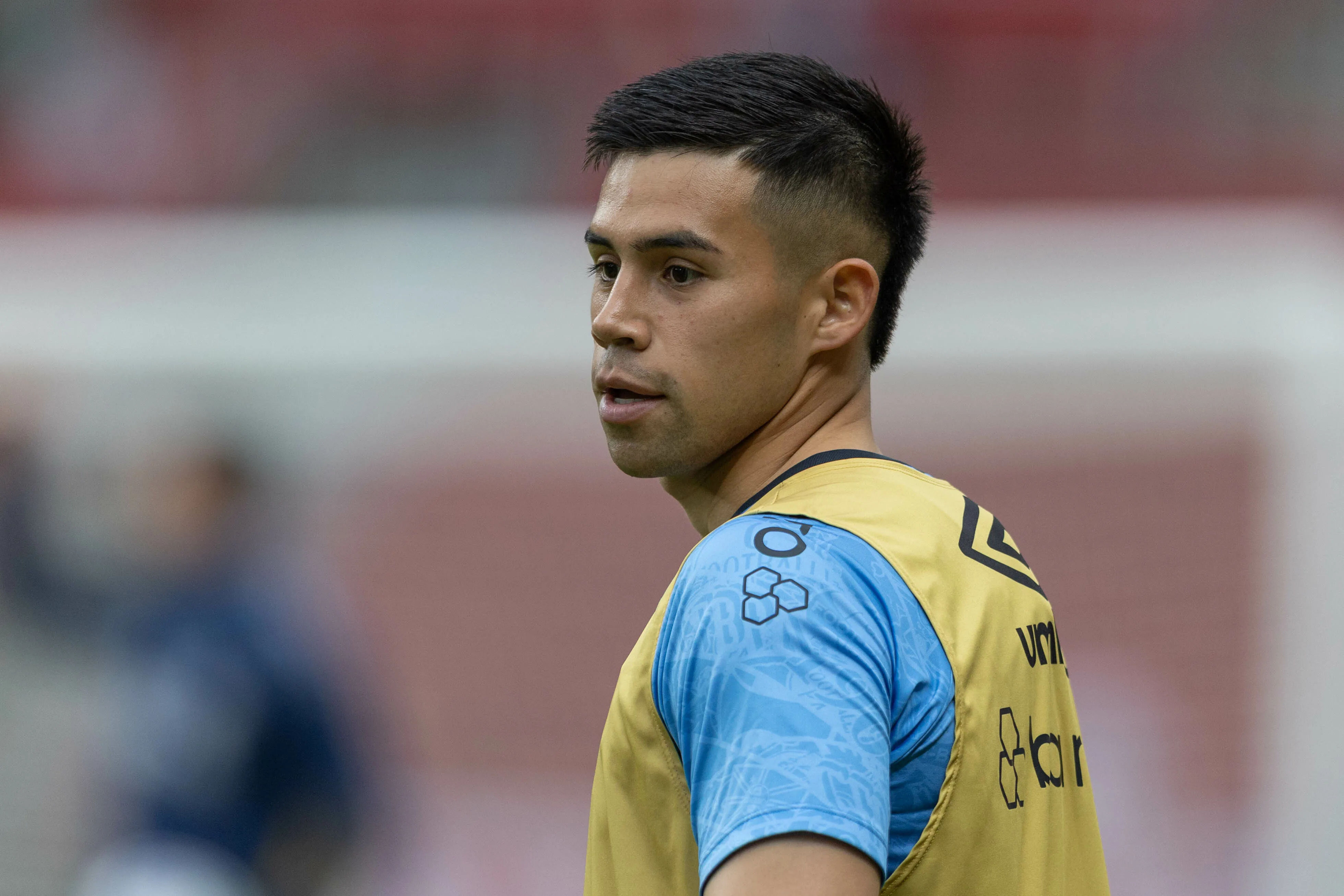 RS – PORTO ALEGRE – 21/09/2025 – BRASILEIRO A 2025, INTERNACIONAL X GREMIO – Alexander Aravena jogador do Gremio durante partida contra o Internacional no estadio Beira-Rio pelo campeonato Brasileiro A 2025. Foto: Liamara Polli/AGIF