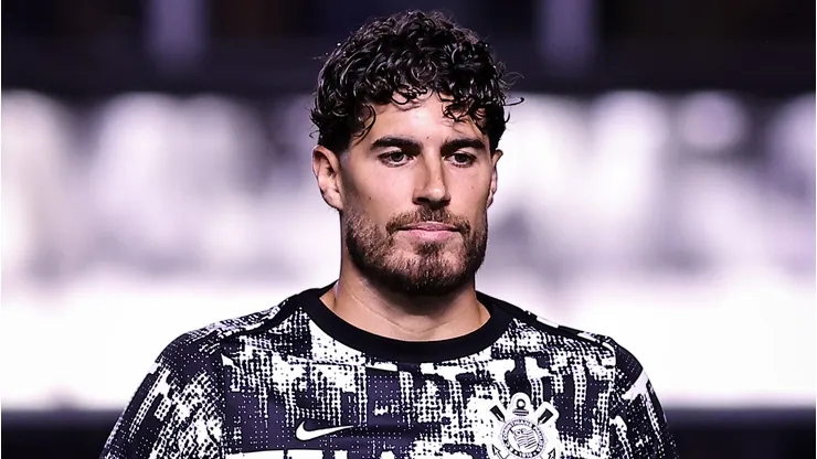 Pedro Raul durante aquecimento para partida contra o Bahia no Brasileirão de 2026.