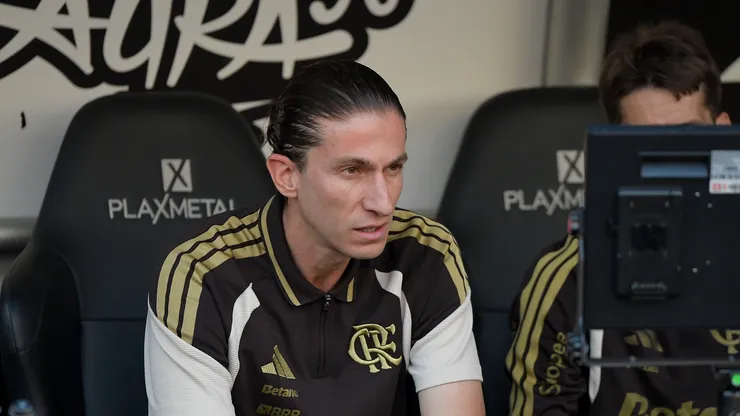 Filipe Luís técnico do Flamengo durante partida contra o Botafogo no estádio Engenhão pelo campeonato Carioca 2026. Foto: Thiago Ribeiro/AGIF