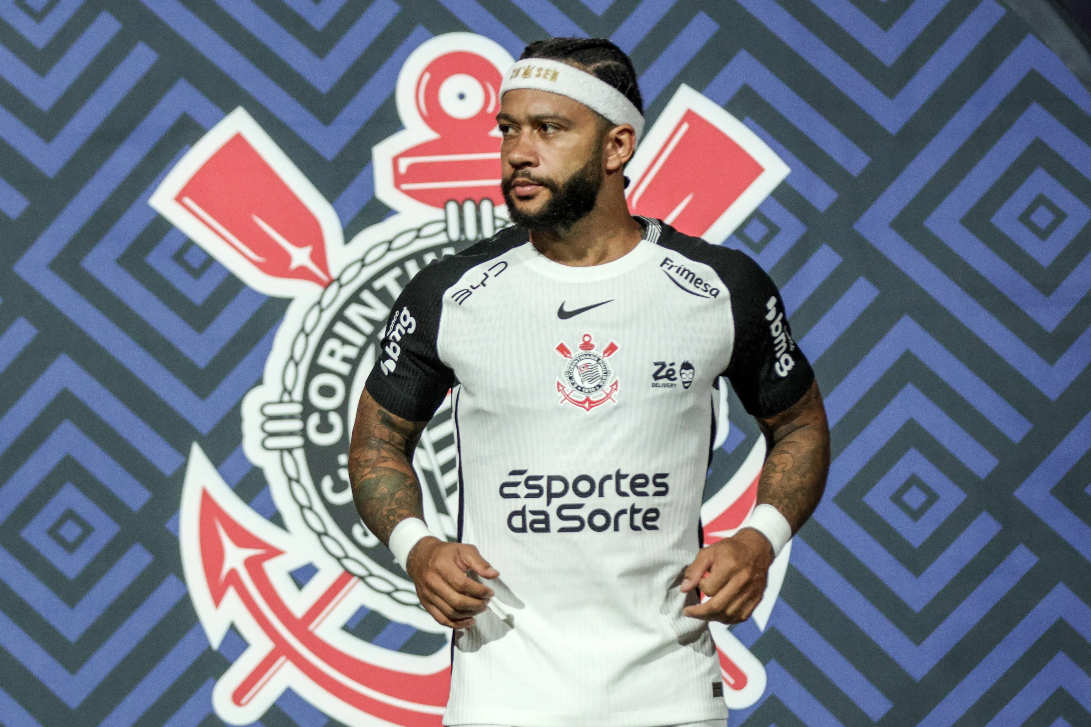 PR – CURITIBA – 19/02/2026 – BRASILEIRO A 2026, ATHLETICO-PR X CORINTHIANS – Memphis jogador do Corinthians durante partida contra o Athletico-PR no estadio Arena da Baixada pelo campeonato Brasileiro A 2026. Foto: Robson Mafra/AGIF