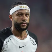 Memphis critica o sintético da Arena da Baixada: "Horrível"