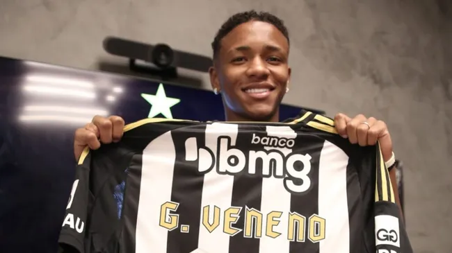 Gabriel Veneno, atleta do Atlético-MG, assina contrato profissional (Imagem: Marcelo Lopes/Atlético)