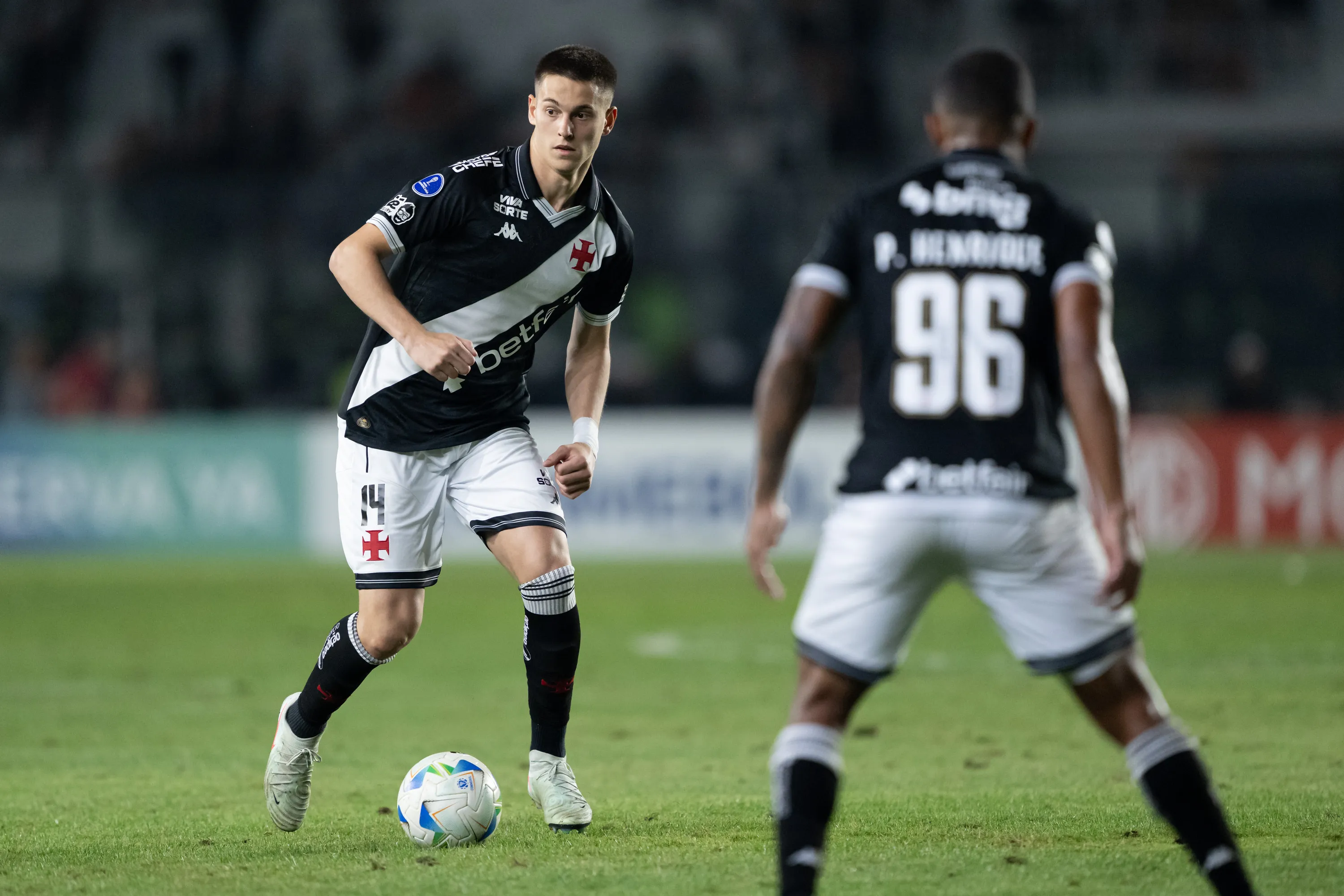 Estrella jogador do Vasco durante partida contra o Independiente del Valle no estadio Sao Januario pelo campeonato Copa Sul-americana 2025. Foto: Jorge Rodrigues/AGIF