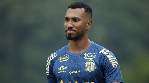 Lucas Braga jogador do Santos durante treino no Centro de Treinamento CT Rei Pelé, neste domingo (12). Foto: Reinaldo Campos/AGIF