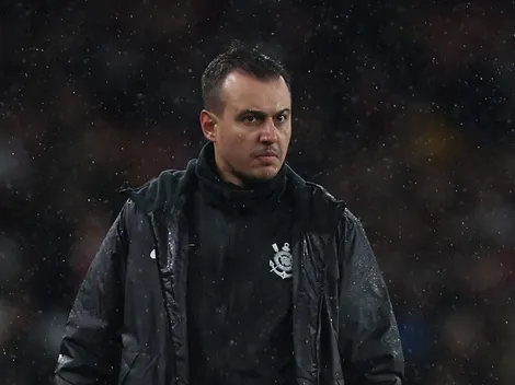 Corinthians anuncia demissão do treinador Lucas Piccinato