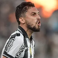 Alex Telles manda recado para torcida sobre momento do Botafogo
