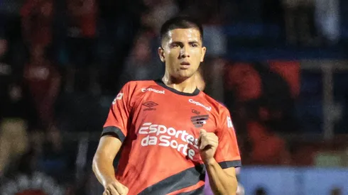 Mateo Gamarra jogador do Athletico-PR durante partida contra o Andraus no estadio Vila Capanema pelo campeonato Paranaense 2024. Foto: Robson Mafra/AGIF