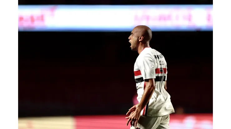 Lucas jogador do Sao Paulo comemora seu gol durante partida contra o Gremio no estadio Morumbi pelo campeonato Brasileiro A 2026. Foto: Marcello Zambrana/AGIF