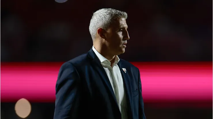 Hernan Crespo tecnico do Sao Paulo durante partida contra o Gremio no estadio Morumbi pelo campeonato Brasileiro A 2026. Foto: Marcello Zambrana/AGIF