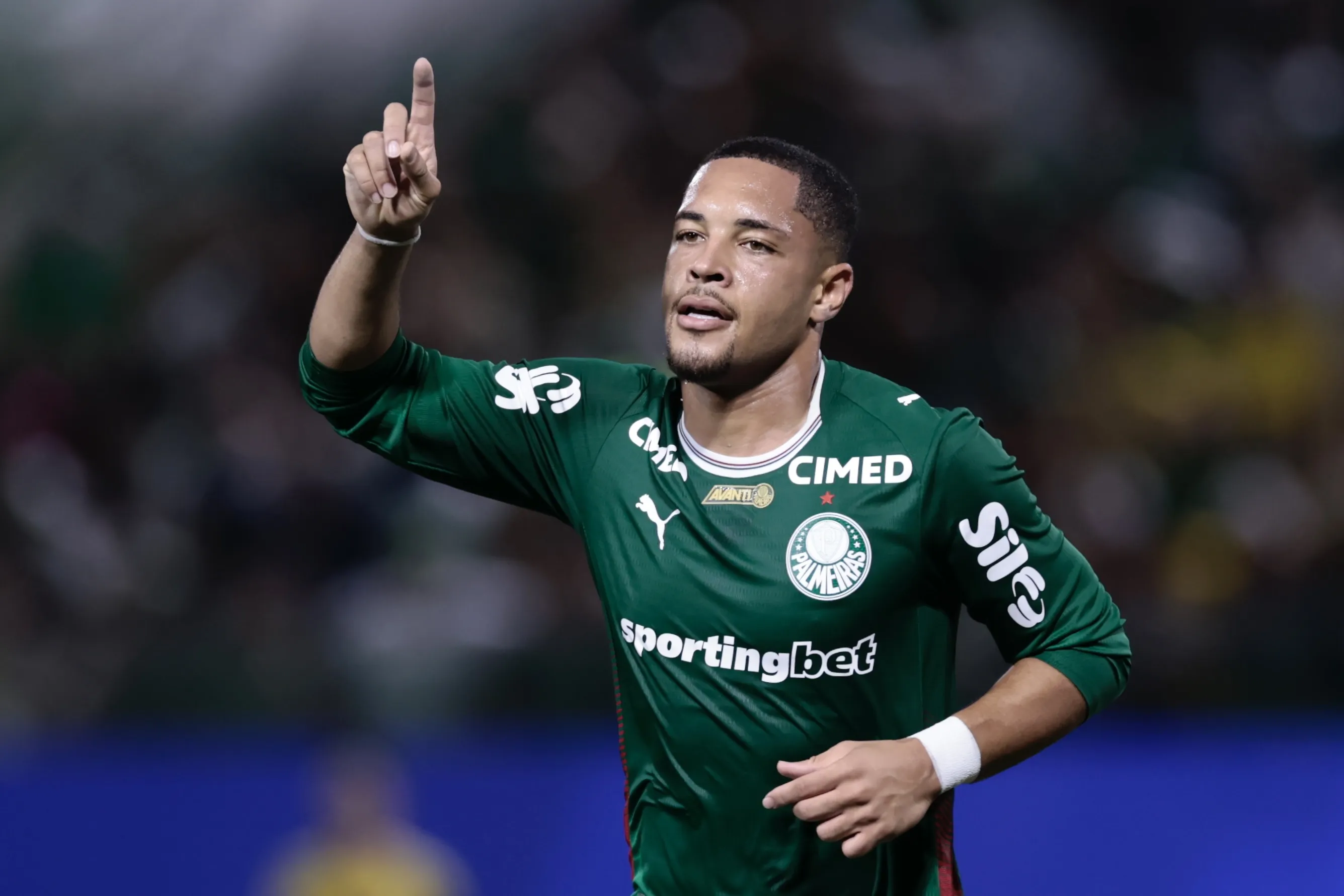 Vitor Roque jogador do Palmeiras comemora seu gol durante partida contra o Capivariano no estadio Arena Barueri pelo campeonato Paulista 2026. Foto: Marcello Zambrana/AGIF