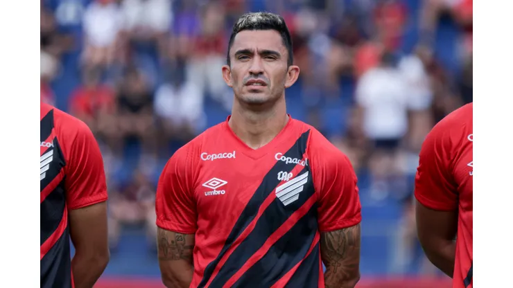 Raul jogador do Athletico-PR durante partida contra o Andraus no estadio Durival de Britto pelo campeonato Paranaense 2025. Foto: Robson Mafra/AGIF