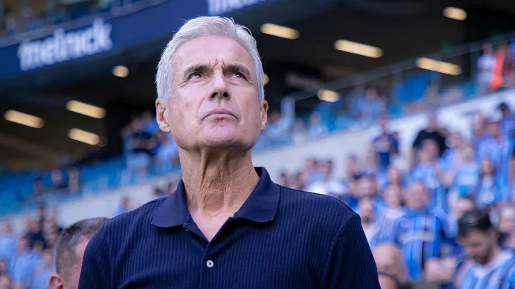 Luís Castro técnico do Grêmio durante partida contra o Juventude no estádio Arena do Grêmio pelo campeonato Gaúcho 2026. Foto: Maxi Franzoi/AGIF