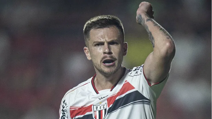 Botafogo faz sondagem pelo zagueiro Bernardo Schappo