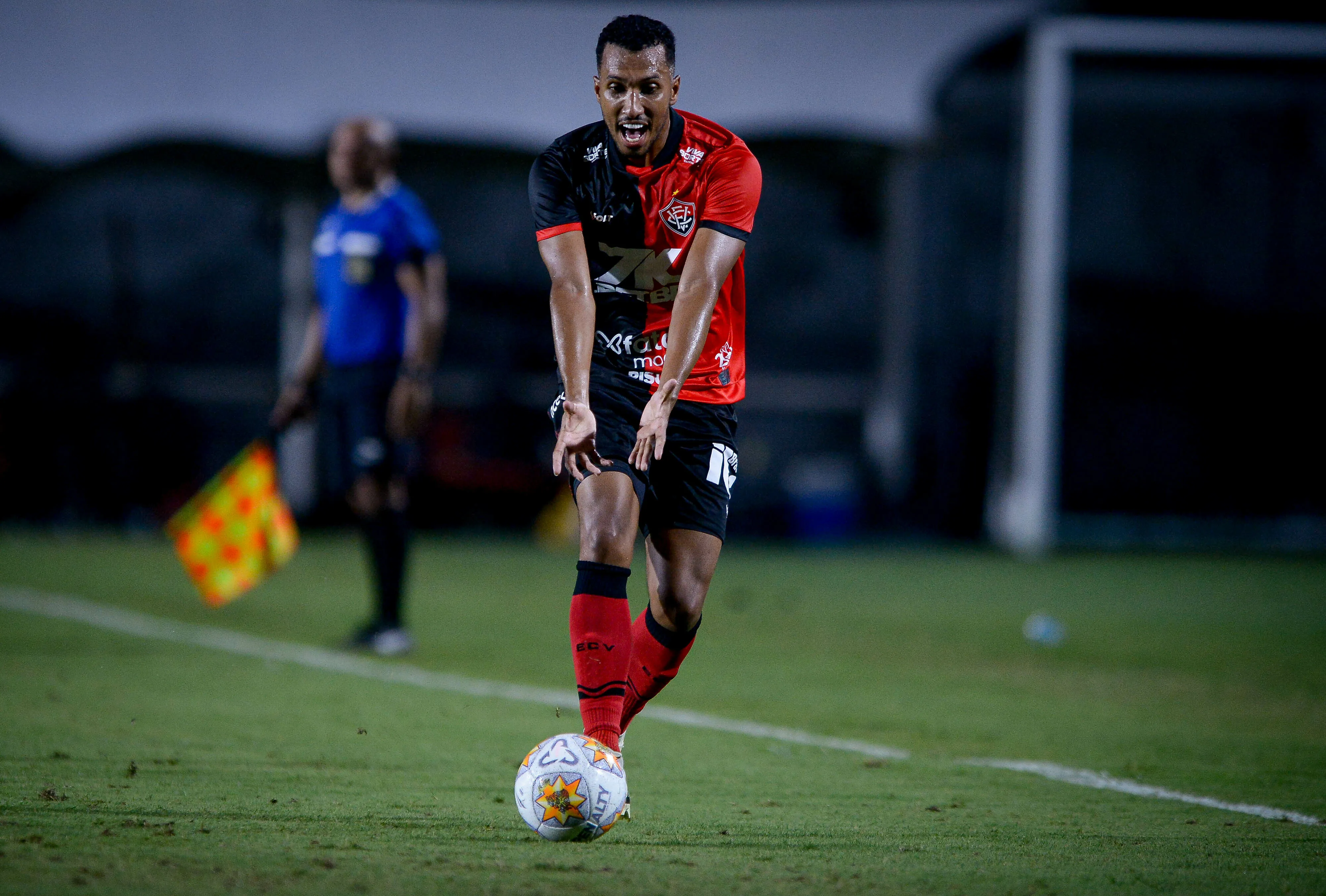 Lucas Braga jogador do Vitoria durante partida contra o Sport no estadio Barradao pelo campeonato Copa Do Nordeste 2025. Foto: Jhony Pinho/AGIF