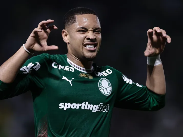 Vitor Roque comemora boa fase no Palmeiras e projeta convocação