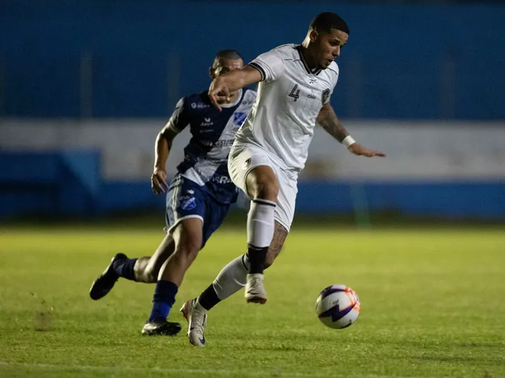 Justino comemora primeiro gol no Botafogo e manda recado