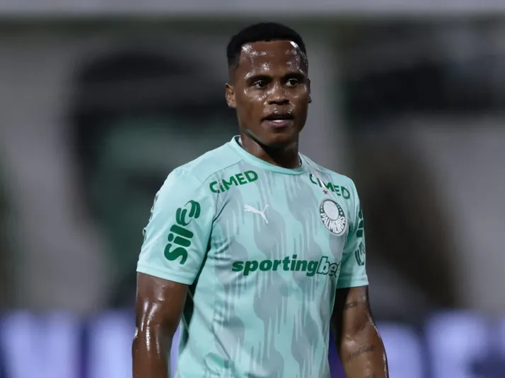 Vitor Roque elogia Jhon Arias após estreia pelo Palmeiras
