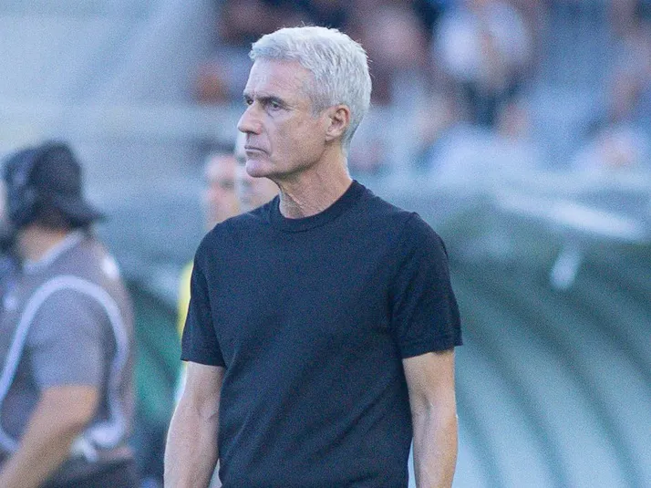 Luís Castro comenta fala de Pezzolano sobre o Grêmio