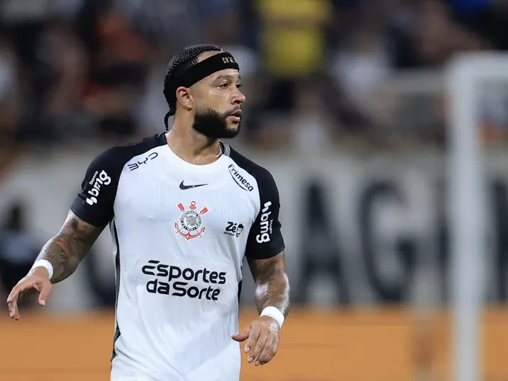 Dorival gera polêmica ao substituir Memphis em Portuguesa x Corinthians