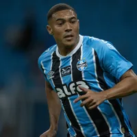 Carlos Vinícius afirmou que o Grêmio é favorito contra o Internacional