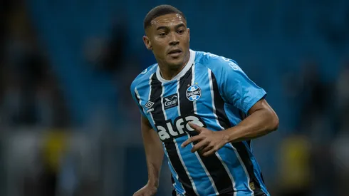 Carlos Vinicius jogador do Gremio durante partida contra o Cruzeiro no estadio Arena do Gremio pelo campeonato Brasileiro A 2025.