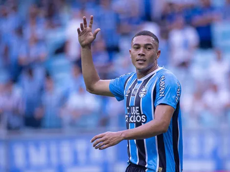 Carlos Vinícius banca favoritismo do Grêmio na final do Gaúcho