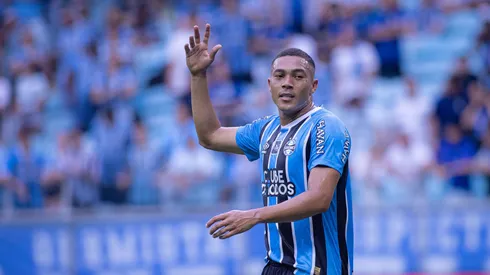 Carlos Vinícius banca Grêmio favorito na final do Campeonato Gaúcho